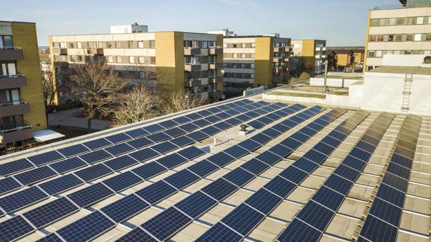 Sistema de energia solar para condominios - paineis fotovoltaicos - energia limpa renovavel - First Energy